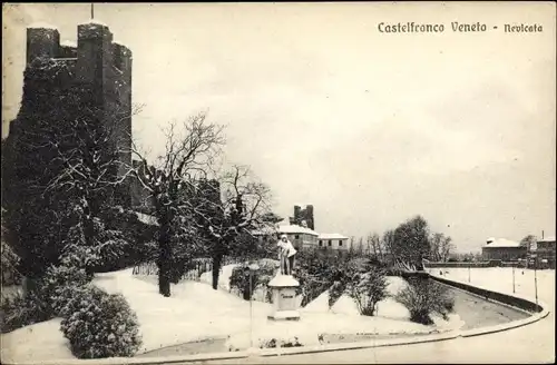 Ak Castelfranco Veneto, Nevicata, Blick auf die Burg im Schnee