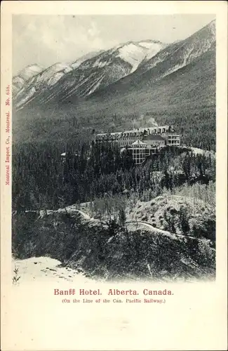 Ak Banff Alberta Canada, Banff Hotel, On the Line of the Can. Pacific Railway, Bergpanorama, Gebäude
