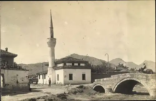 Foto Ak Prilep Mazedonien, Teilansicht mit Brücke und Moschee