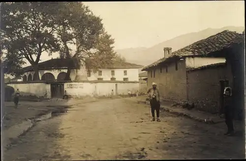 Foto Ak Prilep Mazedonien, Straßenpartie im Ort