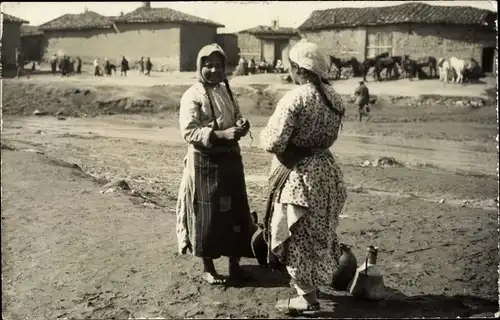 Foto Ak Prilep Mazedonien, Frauen in Trachten