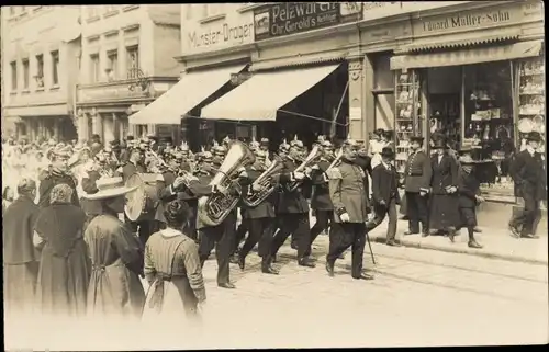 Foto Ak Ulm an der Donau Baden Württemberg, Deutsche Soldaten in Uniformen, Militärkapelle