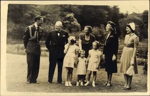 Foto Ak Soestdijk Utrecht, Churchill mit Frau, Königin Juliana der Niederlande, Bernhard, Töchter