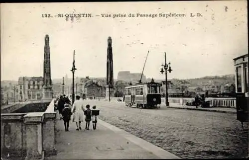 Ak Saint Quentin Aisne, Vue prise du Passage Superieur, Straßenbahn