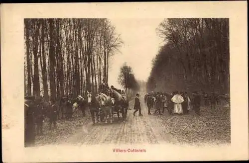 Ak Villers Cotterêts Aisne, Kutsche, Pferde, Menschen, Wald
