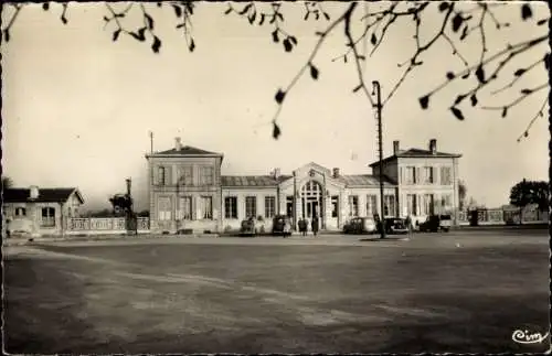 Ak Villers Cotterêts Aisne, La Gare