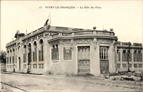 Ak Vitry le François Marne, la Salle des Fetes