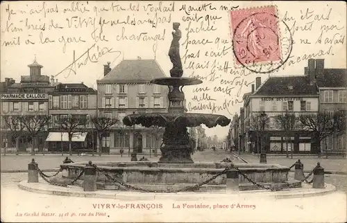 Ak Vitry le François Marne, la Fontaine, place d'Armes