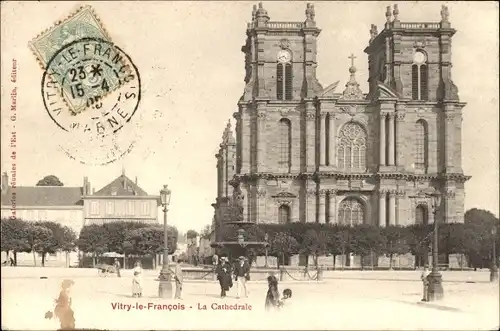 Ak Vitry le François Marne, la Cathedrale