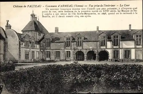 Ak Armeau Yonne, Château de Palteau, Innenhof