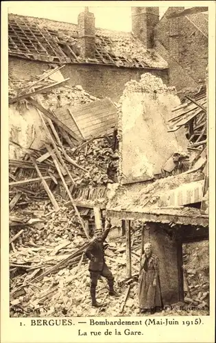 Ak Bergues Nord, Bombardierung 1915, Rue de la Gare