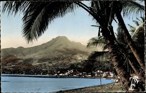 Ak Martinique, Montagne Pelée und Saint Pierre Beach