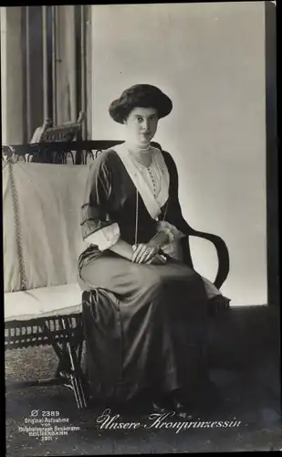 Ak Kronprinzessin Cecilie von Preußen, Sitzportrait
