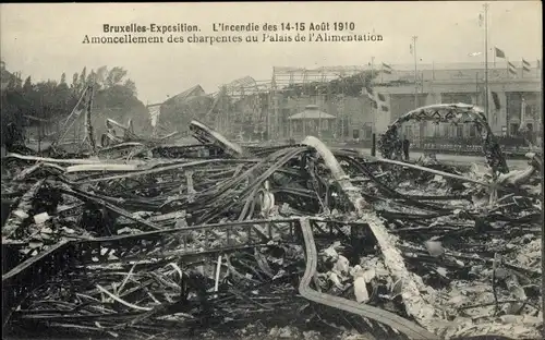 AK Brüssel, Exposition 1910, Amoncellement des charpentes du Palais de l´Alimentation