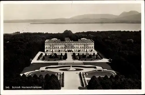 Ak Herrenchiemsee Chiemsee Oberbayern, Luftbild vom Schloss