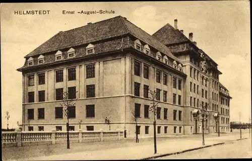 Ak Helmstedt in Niedersachsen, Ernst August Schule, Straßenansicht