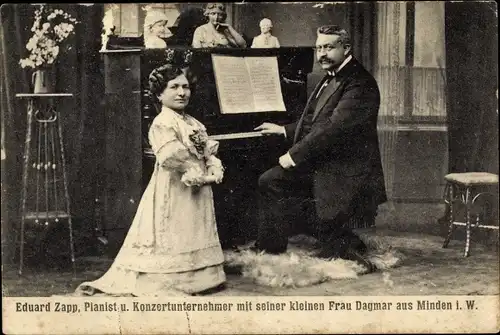 Ak Minden in Westfalen, Pianist Eduard Zapp mit seiner kleinen Frau Dagmar