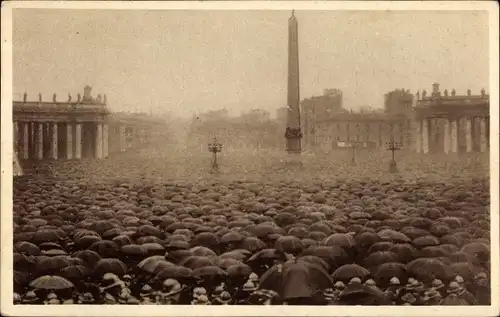 Ak Roma Rom Lazio, Petersdom, Menschenansammlung mit Regenschirmen, Piazza San Pietro