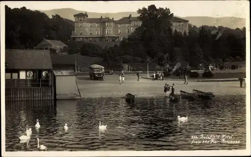 Ak Bowness on Windermere Cumbria England, Belsfield Hotel vom Pier gesehen