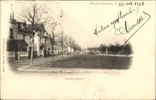 Ak Vitry le Francois Marne, Avenue Carnot