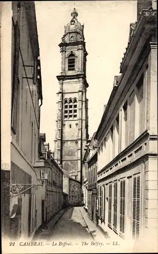 Ak Cambrai Nord, Le Beffroi, Straßenpartie mit Blick auf den Glockenturm