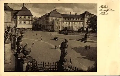 Ak Fulda in Hessen, Bonifatius-Platz, Statuen