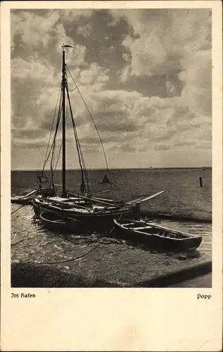 Ak Segelboot und Ruderboot im Hafen, Popp