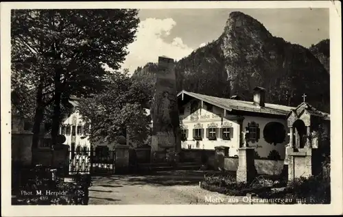 Ak Oberammergau in Oberbayern, bemaltes Haus, Denkmal, Tor