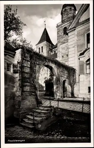 Ak Feuchtwangen in Mittelfranken, Treppenstufen, Torbogen, Turm