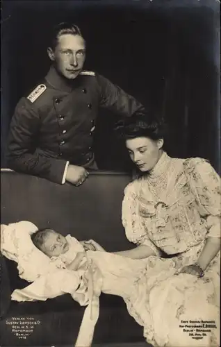 Ak Kronprinzenpaar, Kronprinz Wilhelm von Preußen, Kronprinzessin Cecilie, Prinz Wilhelm
