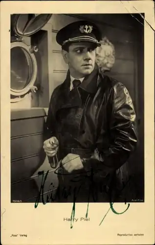Ak Schauspieler Harry Piel, Portrait, Filmkostüm, Kapitänsmütze, Autogramm