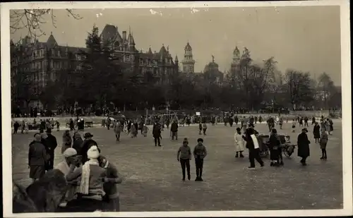 Ak Zürich Stadt Schweiz, Erinnerungen an die Zürichseegfrörne 192, Eislauf, Winteransicht, Eisläufer