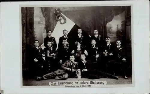 Foto Ak Bretzenheim 1910, Musterung, Gruppenbild der Männer, Fahne, Bier