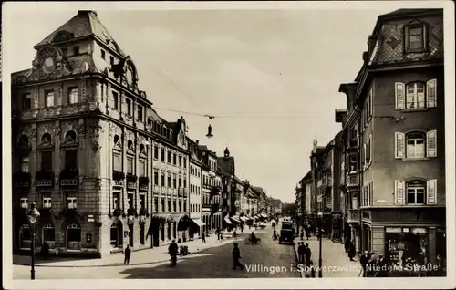 Ak Villingen Schwenningen im Schwarzwald, Niedere Straße, Geschäfte, Passanten