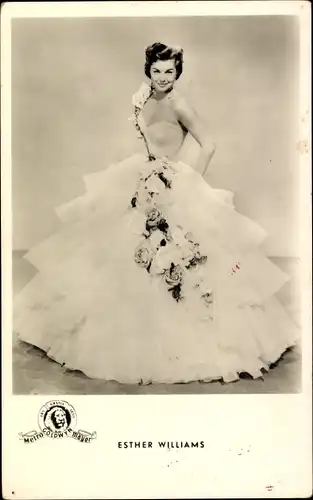 Ak Schauspielerin Esther Williams, Portrait, Langes Kleid, Blumen