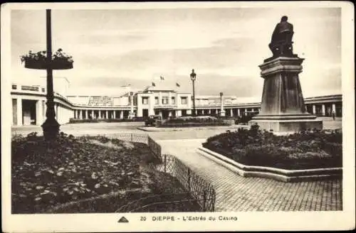 Ak Dieppe Seine Maritime, Entree du Casino, Statue