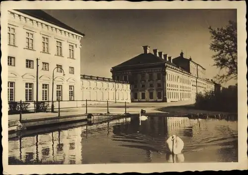 Ak Schleißheim in Oberbayern, Schloss, Schwäne