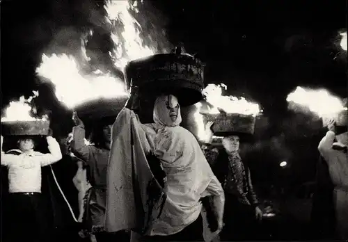 Ak Allendale Northumberland, Tar-Fass-Parade 1971, Tar Bar'l