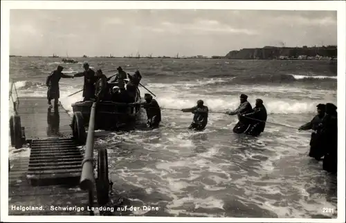 Ak Nordseeinsel Helgoland, Schwierige Landung auf der Düne