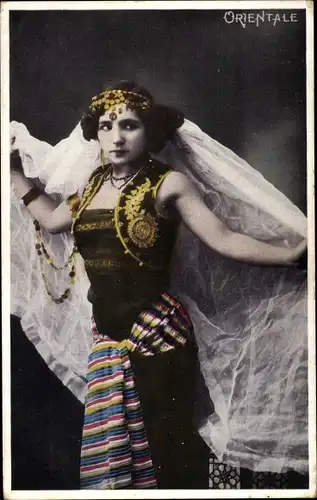 Ak Junge Frau in ägyptischer Volkstracht, Portrait, Kopfschmuck