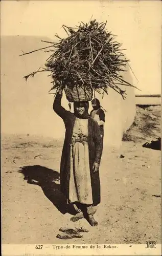 Ak Syrien, Frau in Volkstracht, Korb mit Holz