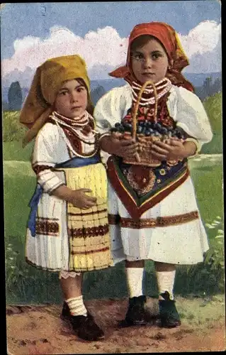 Ak Kroatische Trachten, zwei Kinder in traditioneller Kleidung, Obstkorb