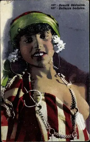 Ak Marokko, Frau mit entblößter Brust, Kopftuch, Schmuck