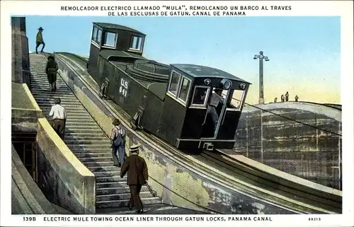 Ak Panamakanal, Electric Mule schleppt Ozeandampfer durch Gatun-Schleusen