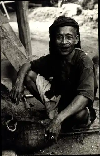 Foto Ak Asiatische Volkstypen, Mann bei der Arbeit