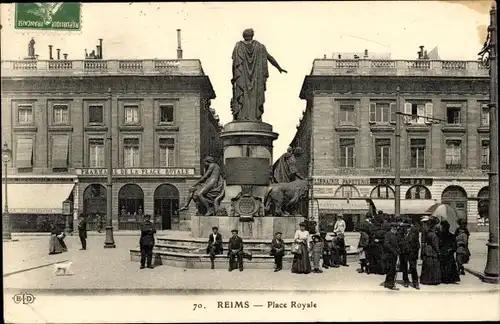 Ak Reims Marne, Place Royale
