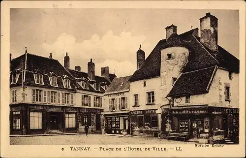 Ak Tannay Nièvre, Place de la Hôtel de Ville