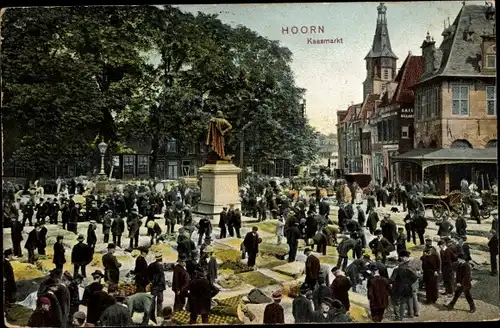 Ak Hoorn Nordholland Niederlande, Käsemarkt, Denkmal