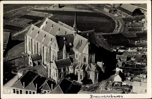 Foto Brouwershaven Zeeland, Luftbild der Kirche