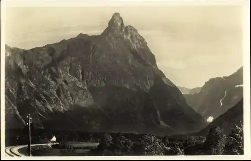 Ak Åndalsnes Aandalsnes Norwegen, Blick von der Raumabahn, Romsdalshorn